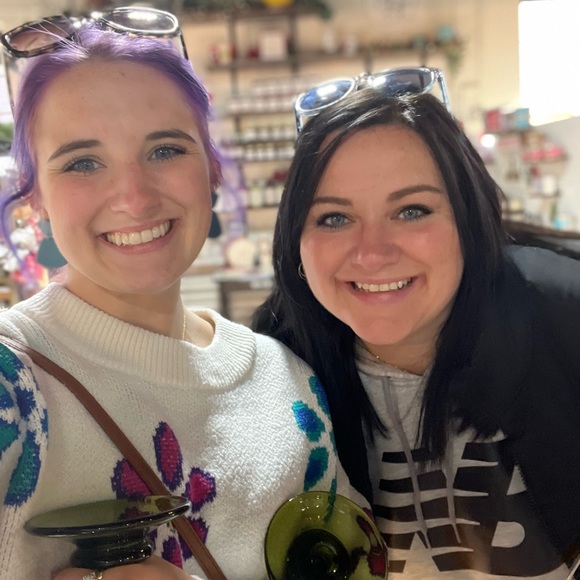 Meet your Posher, Debbie - Picture 2 of 4